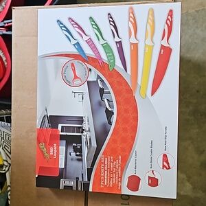 NEW Knife set